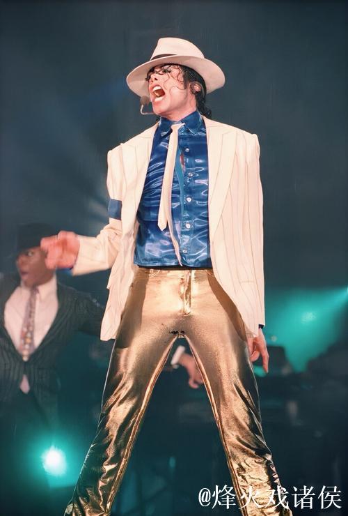 杰克逊状态回升!次节飙中两记三分,此前近五场三分全失 杰克逊状态回升!次节飙中两记三分,此前近五场三分全失